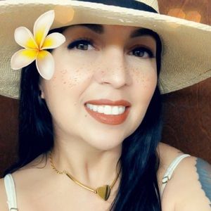 Meet your Posher, Edith